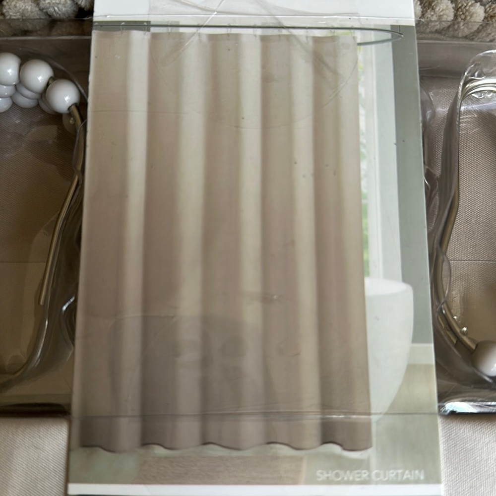 Huntington Home bath rug, shower curtain & hooks set NWT